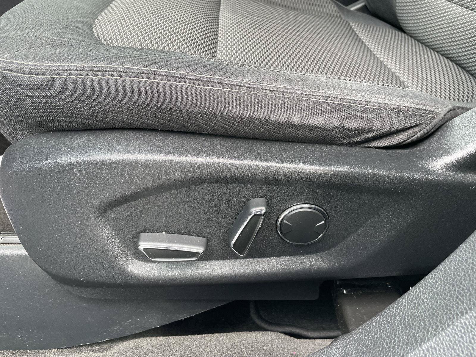 Certified 2018 Ford Explorer XLT FWD image 11