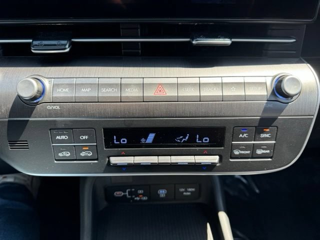 Used 2025 Hyundai Kona SEL FWD image 30
