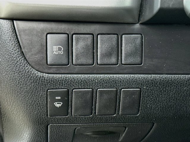 Used 2019 Toyota Highlander LE AWD/4WD image 10