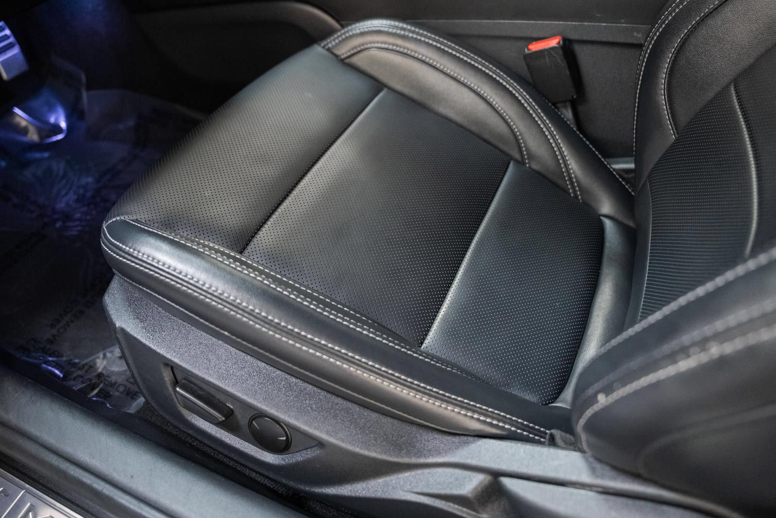 Certified 2025 Ford Mustang Premium RWD image 27