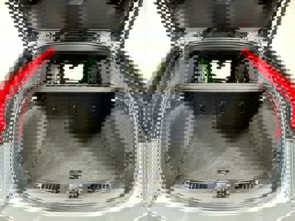 Used 2025 Cadillac XT4 Premium Luxury image 24