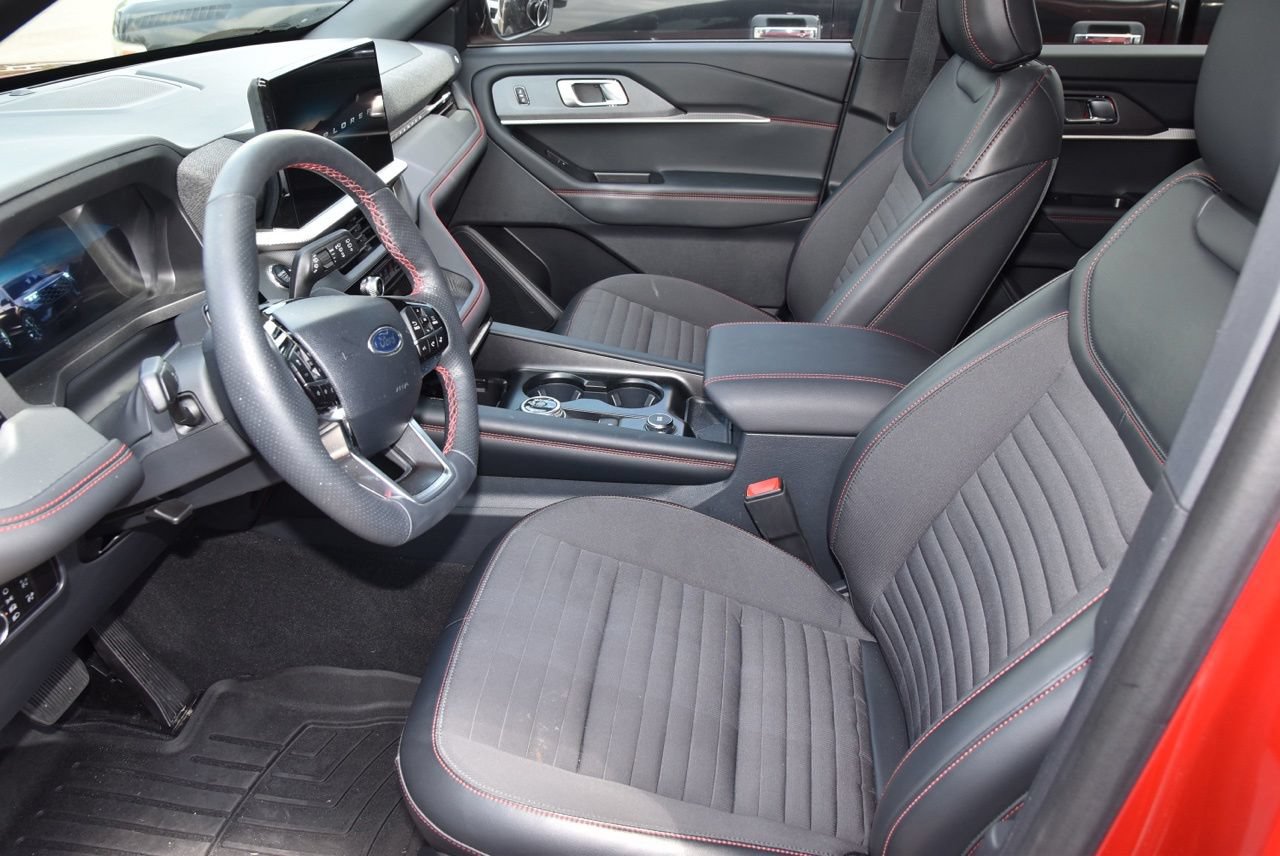 Certified 2025 Ford Explorer ST-Line RWD image 9