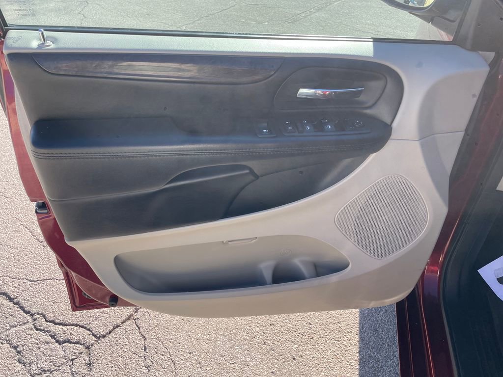 Used 2019 Dodge Grand Caravan SE image 16