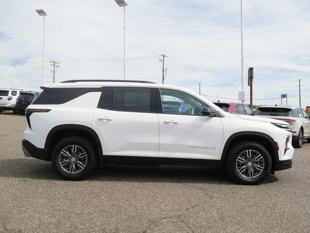 Used 2026 Chevrolet Traverse LT AWD/4WD image 3