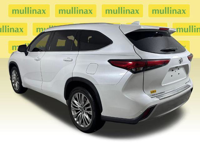 Used 2023 Toyota Highlander Platinum image 4