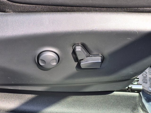 Used 2025 Chrysler Pacifica Limited FWD image 39