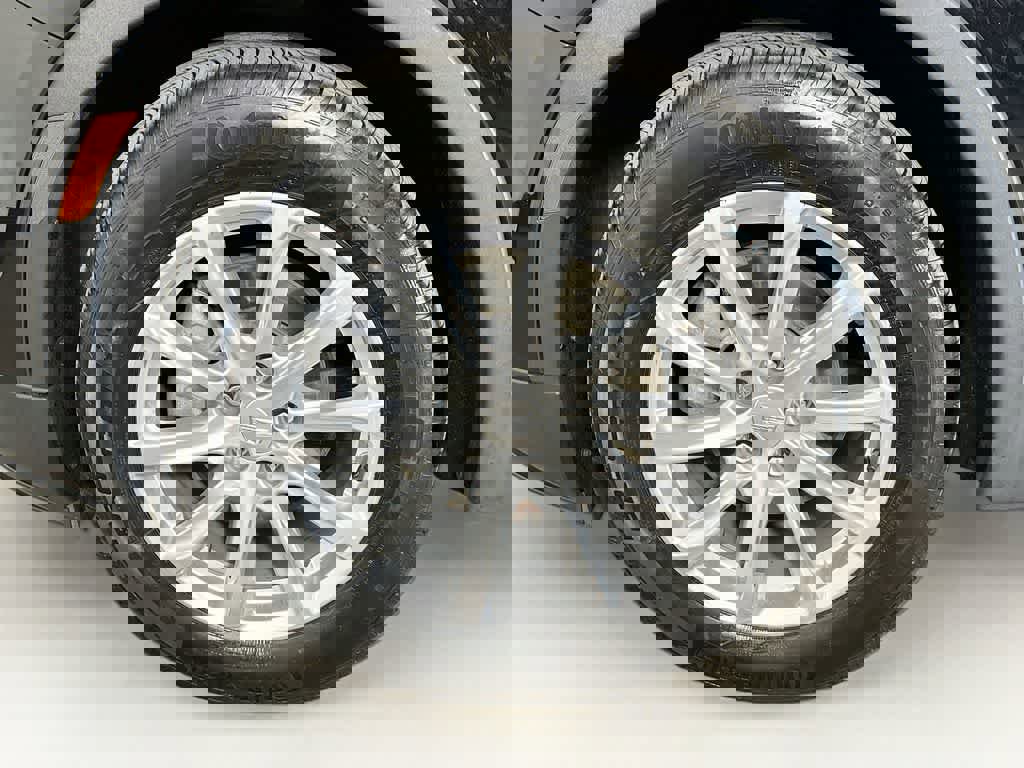 Used 2022 Cadillac XT4 Luxury w/ Cold Weather Package image 11