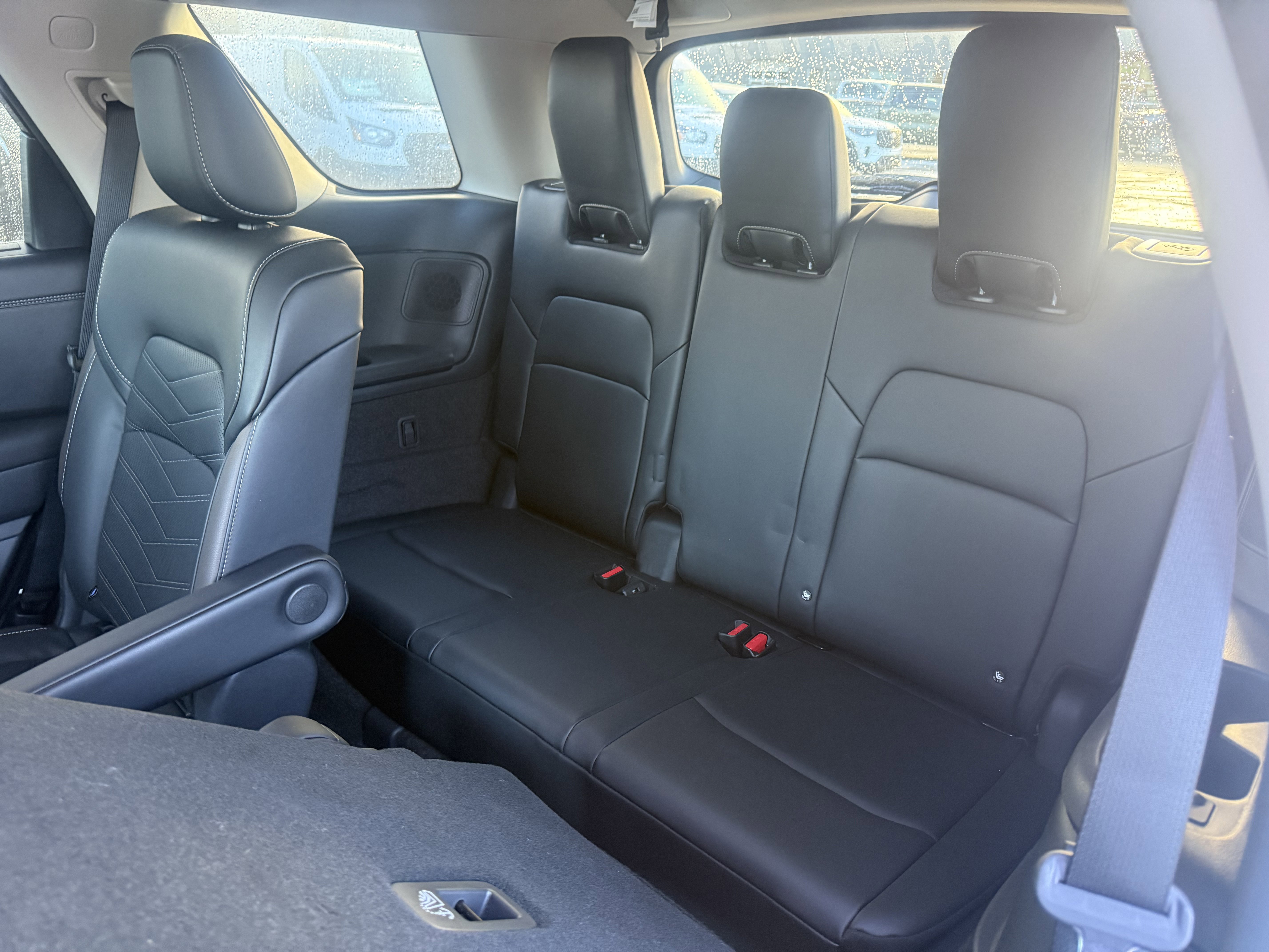 Used 2024 Nissan Pathfinder Platinum image 9