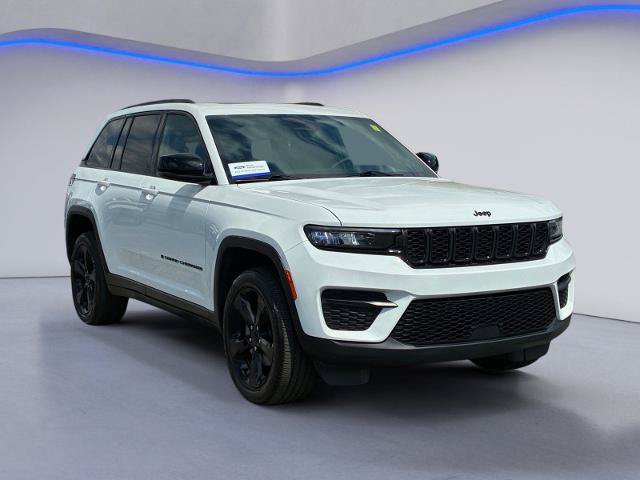 Used 2024 Jeep Grand Cherokee Altitude RWD image 5