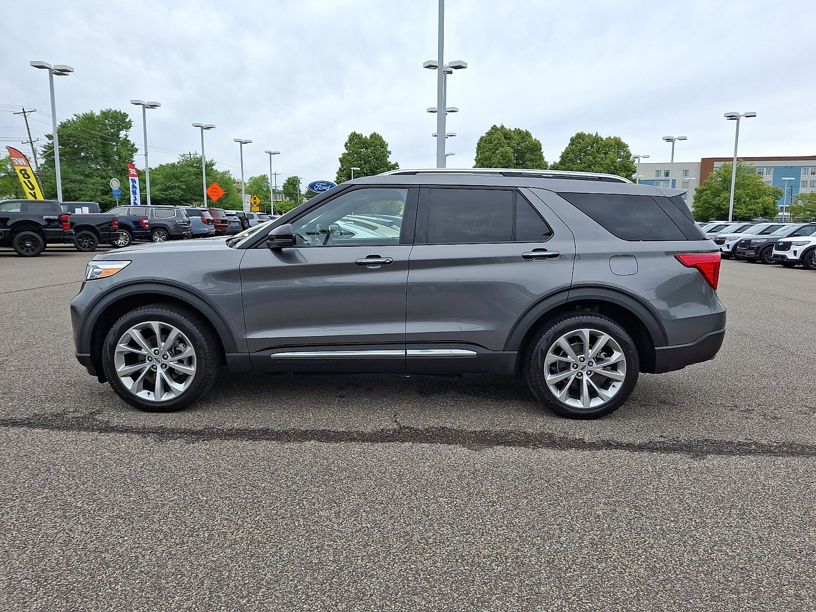 Certified 2023 Ford Explorer Platinum w/ Technology Package AWD/4WD image 6