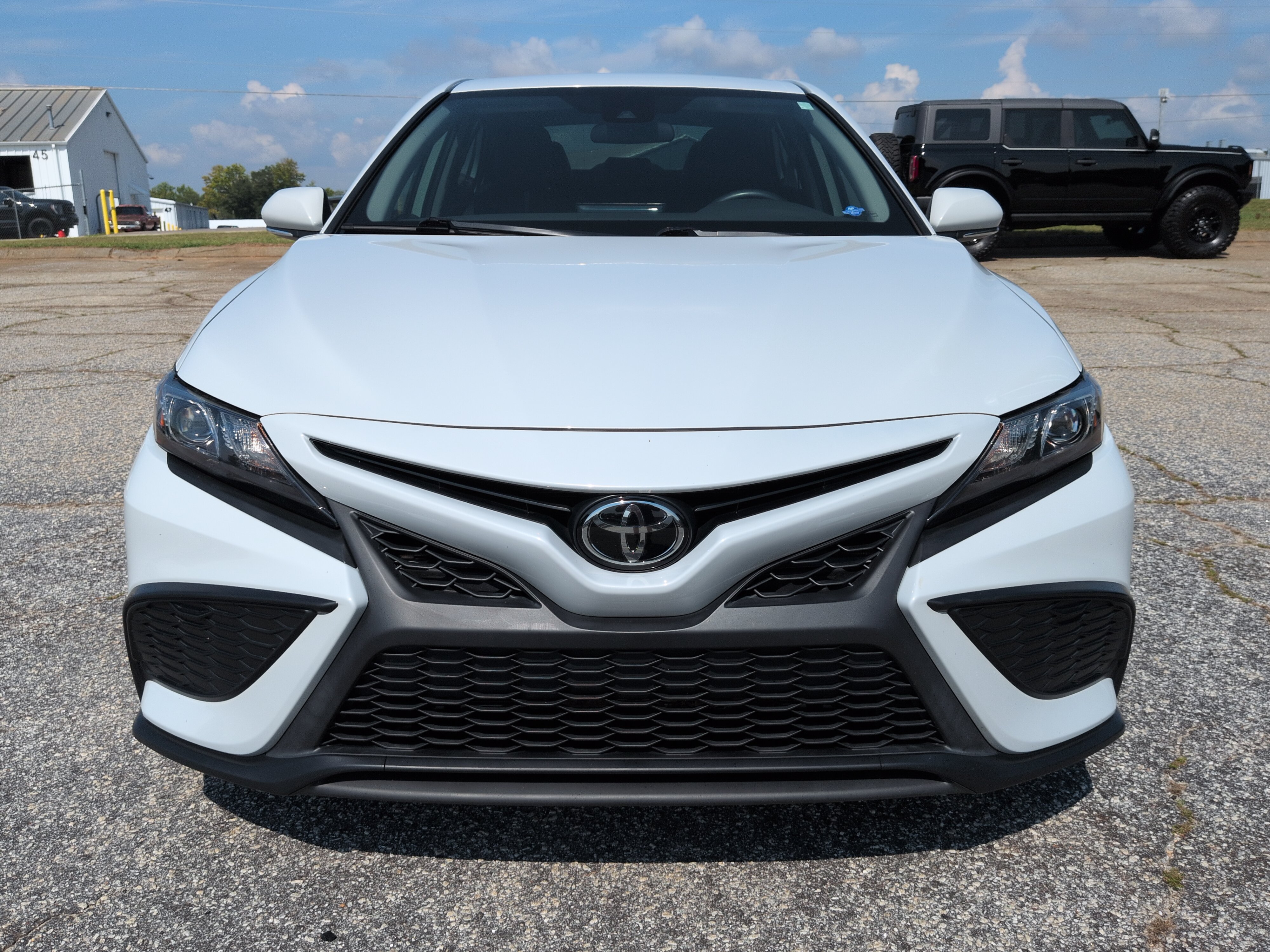 Used 2023 Toyota Camry SE FWD image 7