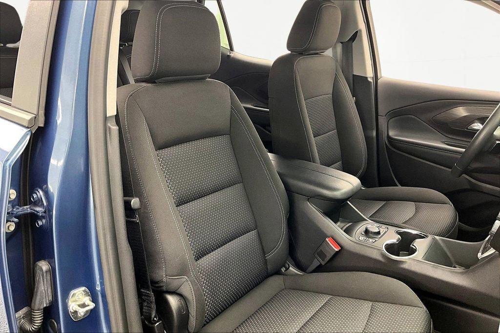 Used 2024 GMC Terrain SLE w/ Driver Convenience Package image 9