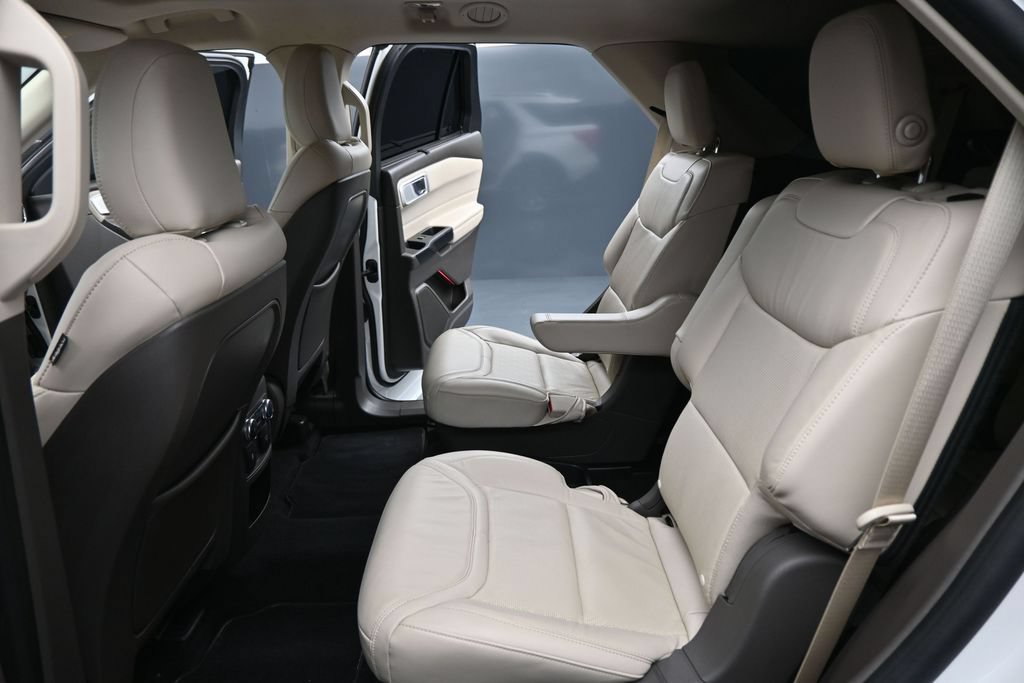 Certified 2020 Ford Explorer Platinum w/ Premium Technology Package AWD/4WD image 21