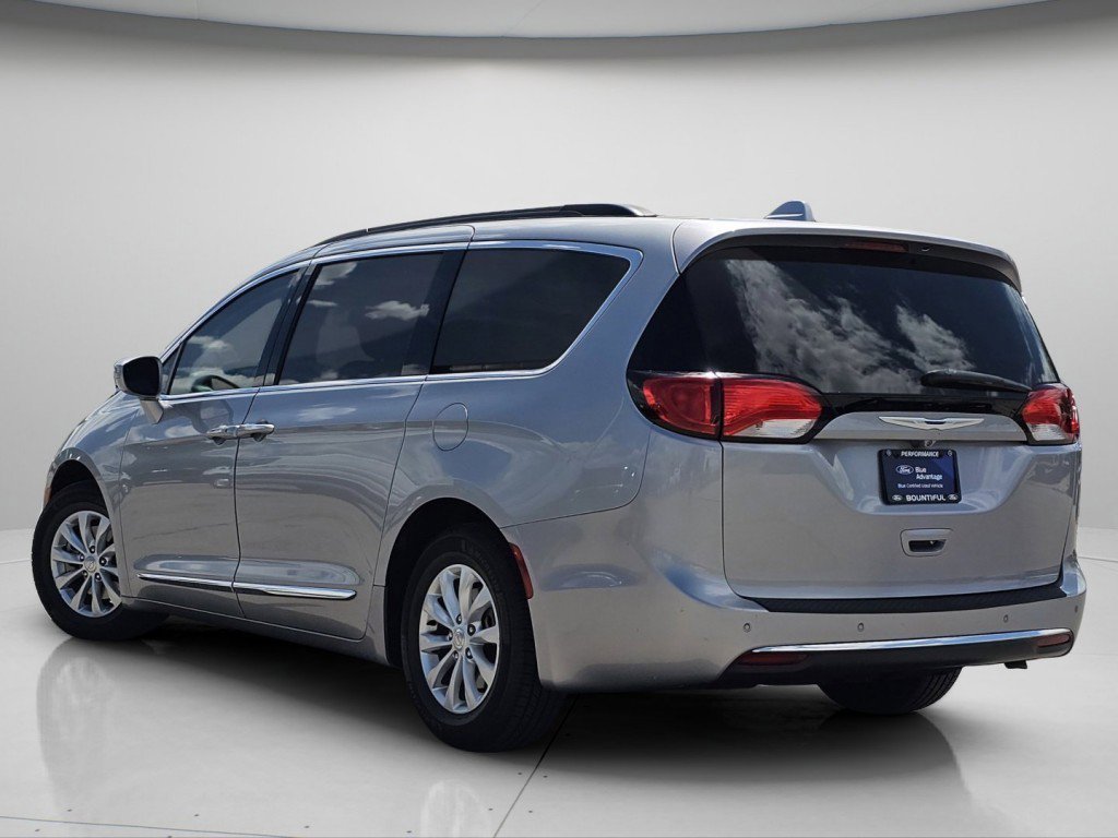 Used 2017 Chrysler Pacifica Touring-L FWD image 20