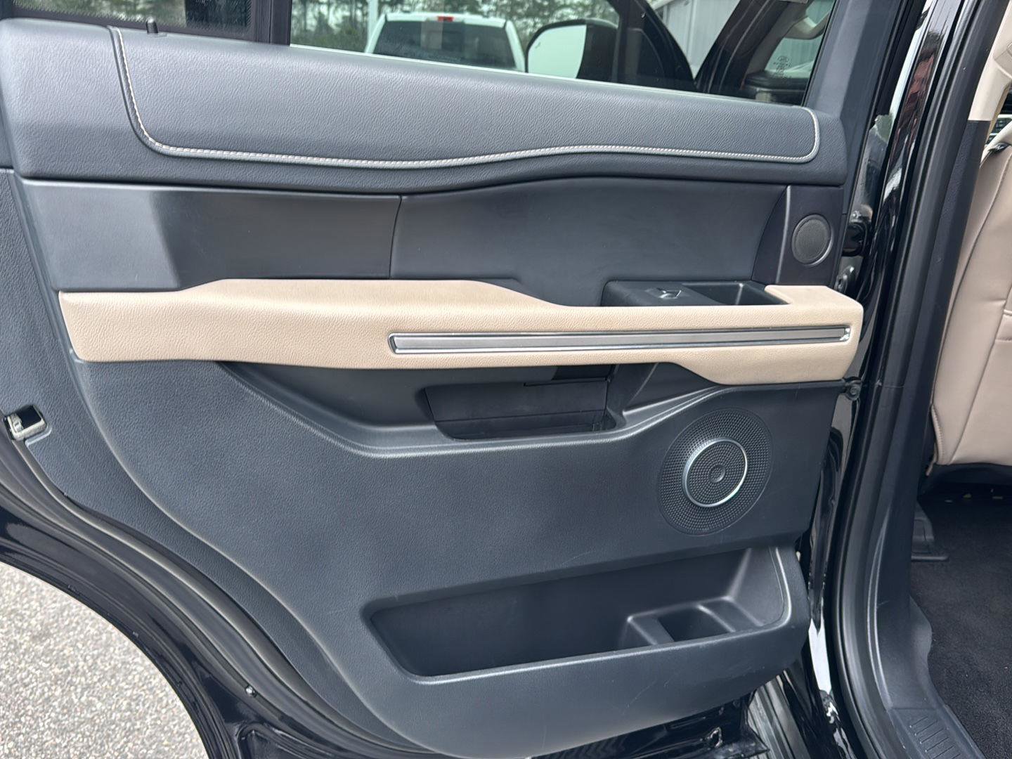 Certified 2023 Ford Expedition Limited image 15