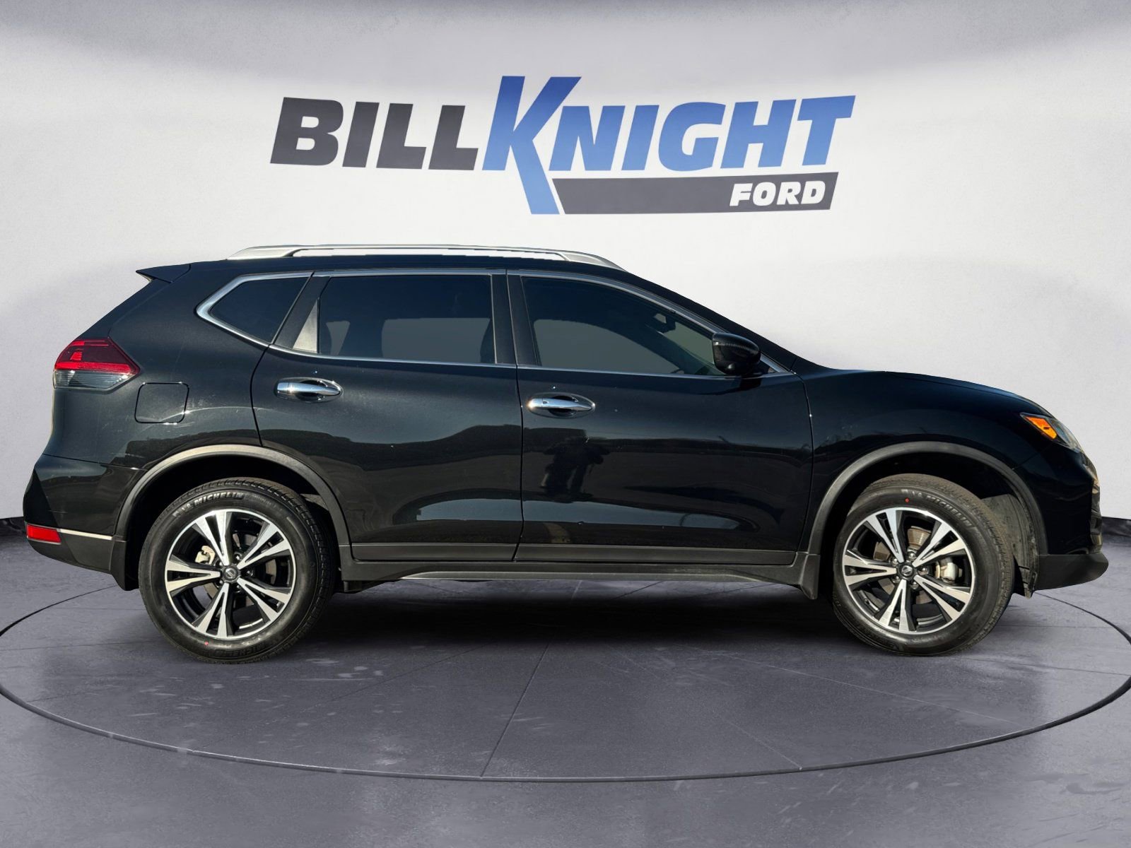 Used 2019 Nissan Rogue SV w/ Premium Package image 6