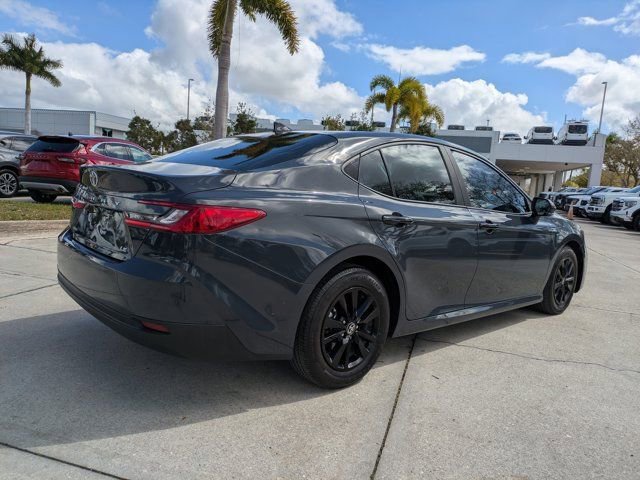Used 2025 Toyota Camry LE image 4
