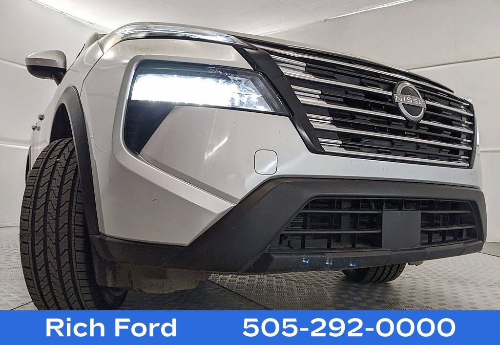 Used 2025 Nissan Rogue SV image 22