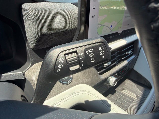 Certified 2025 Ford Explorer Platinum w/ Ultimate Package AWD/4WD image 16