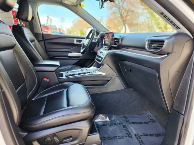 Certified 2022 Ford Explorer XLT w/ Equipment Group 202A image 11