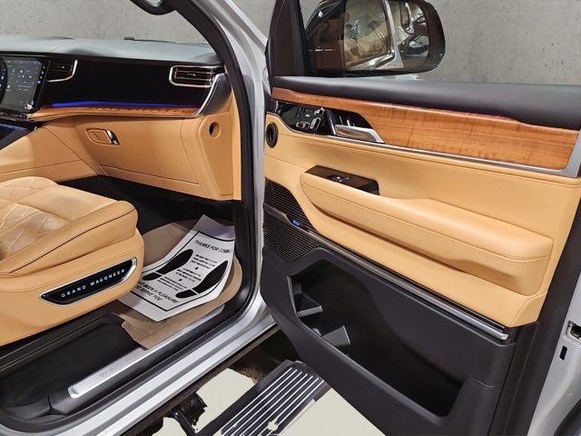 Used 2023 Jeep Grand Wagoneer L Series III w/ HD Trailer Tow Package AWD/4WD image 20