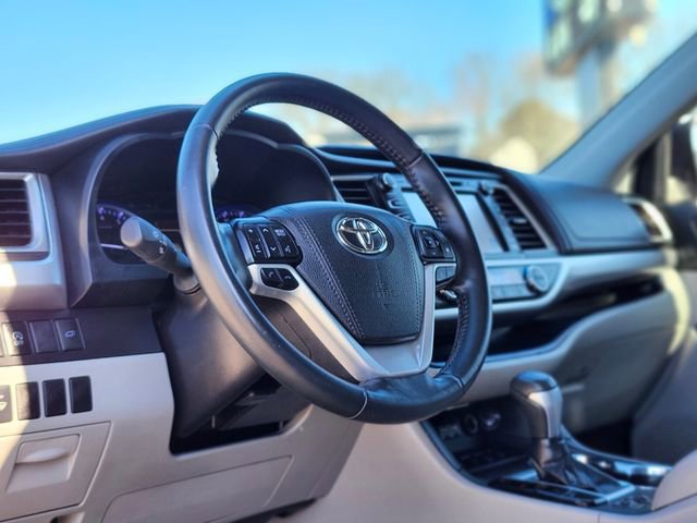 Used 2019 Toyota Highlander XLE image 21