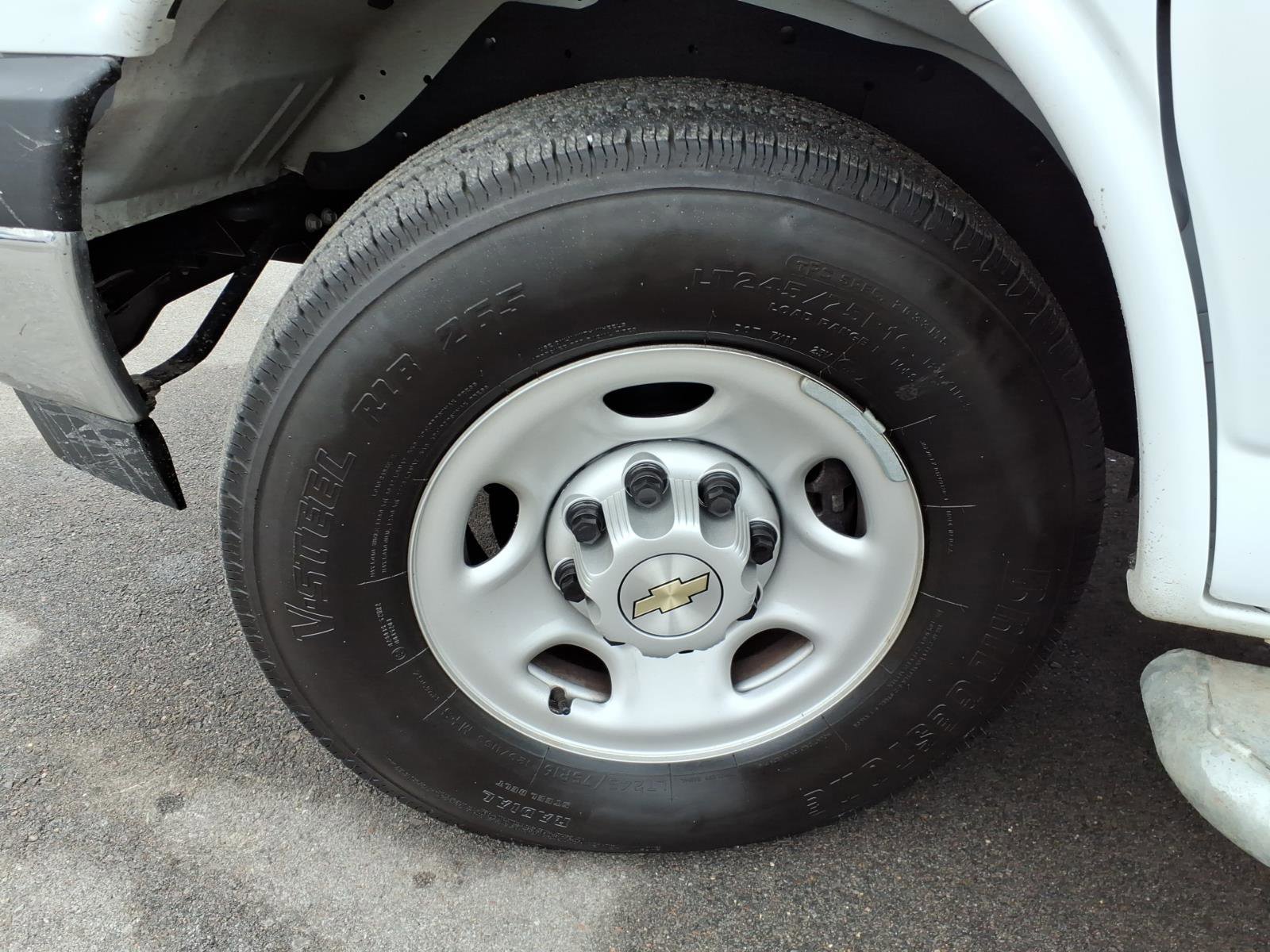 Used 2024 Chevrolet Express 2500 w/ Driver Convenience Package image 9