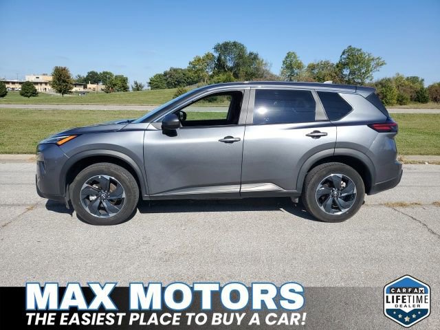 Used 2024 Nissan Rogue SV image 2