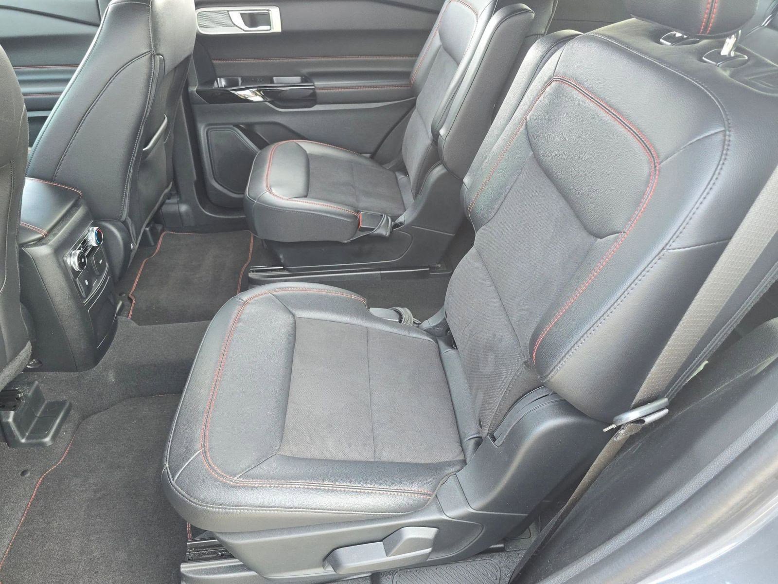 Certified 2024 Ford Explorer ST-Line w/ Class IV Trailer Tow Package image 13