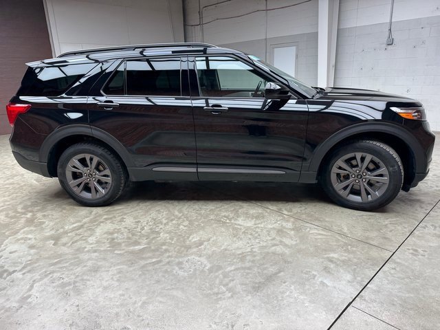 Certified 2022 Ford Explorer XLT w/ Equipment Group 202A image 6