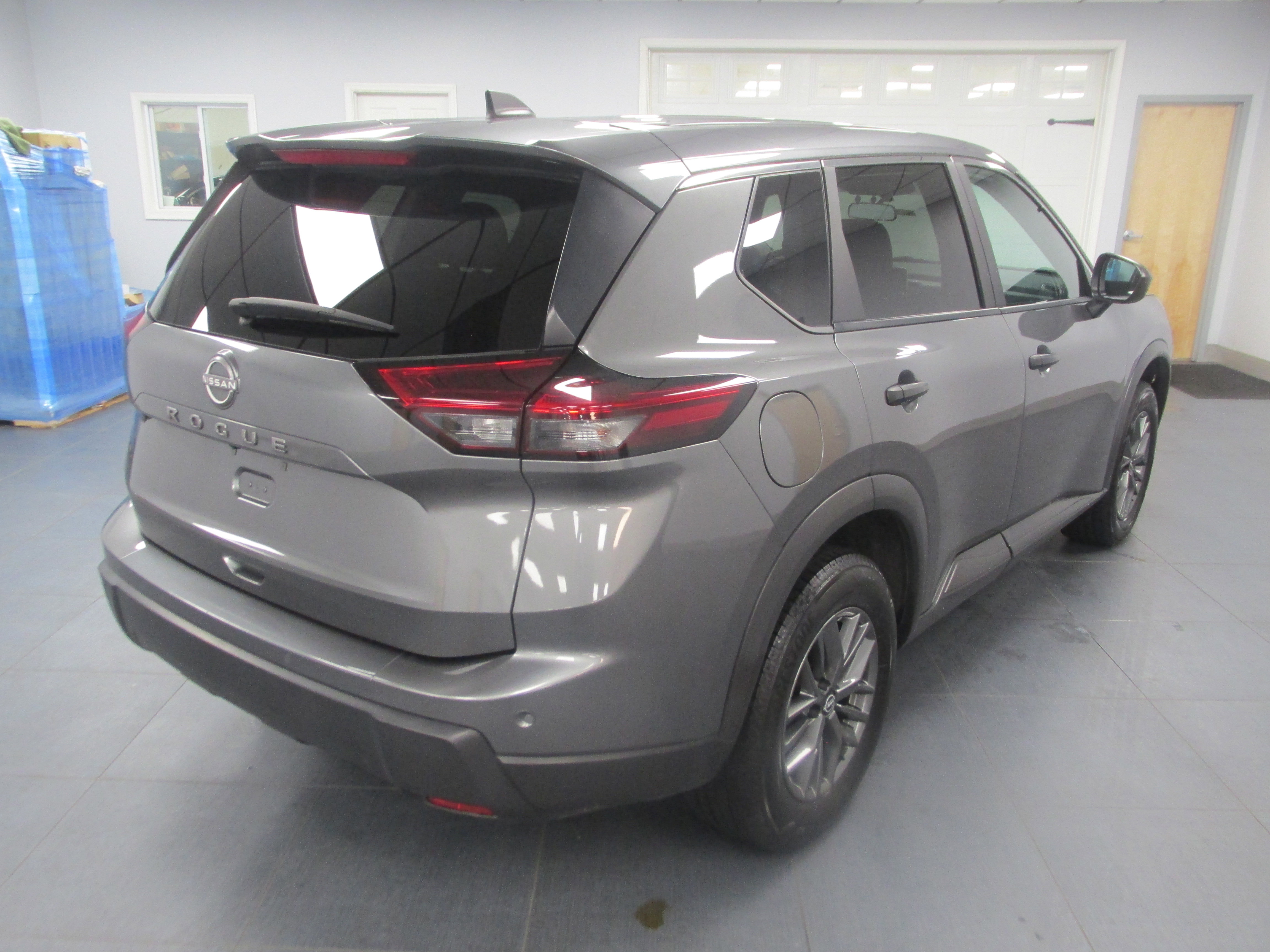 Used 2024 Nissan Rogue S FWD image 5