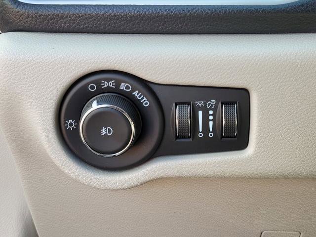 Used 2022 Chrysler Pacifica Touring-L FWD image 26