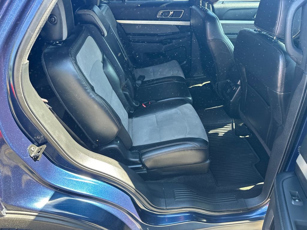 Certified 2017 Ford Explorer XLT w/ Equipment Group 202A FWD image 15