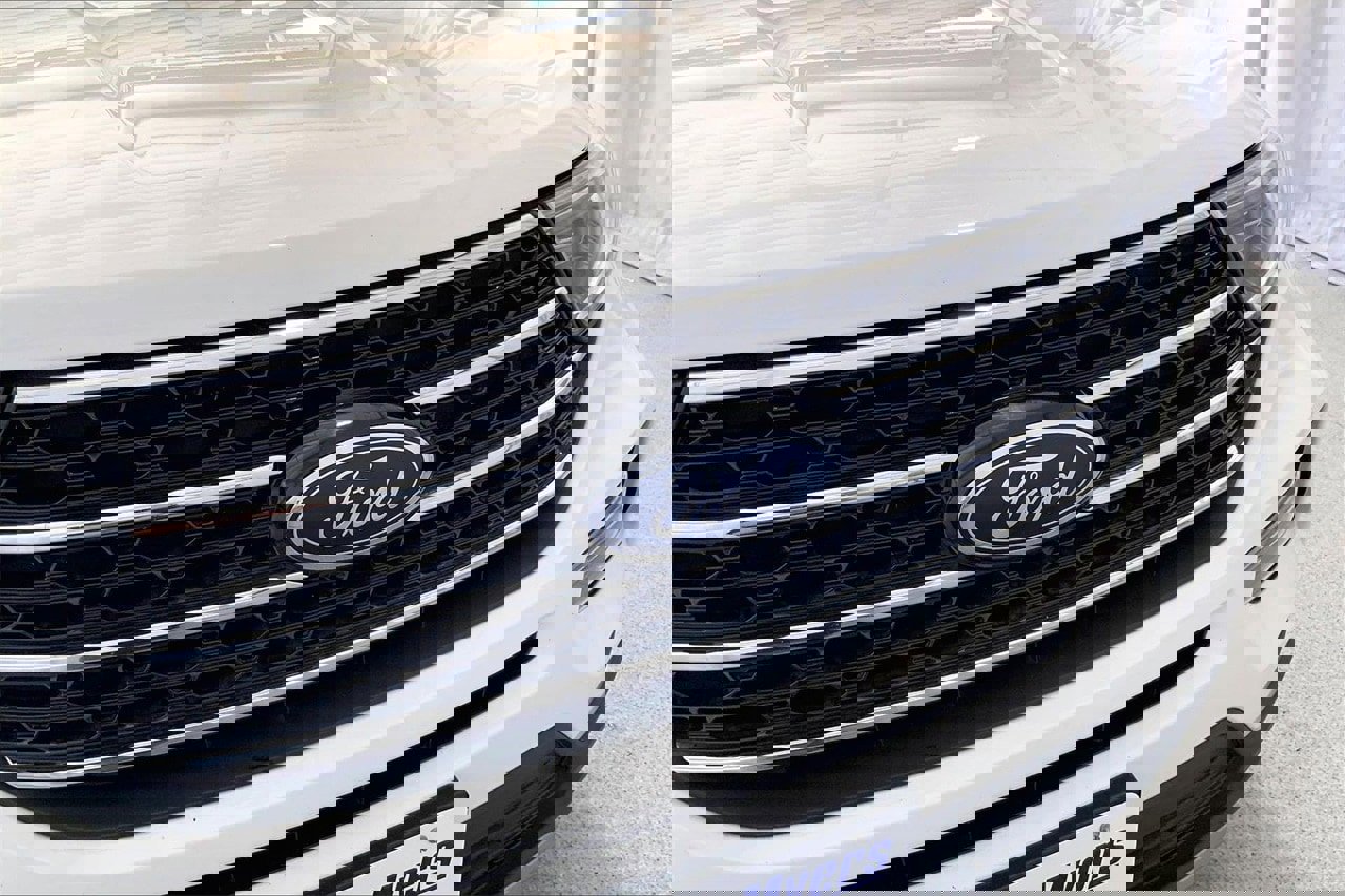 Certified 2023 Ford Explorer XLT w/ Equipment Group 202A image 30