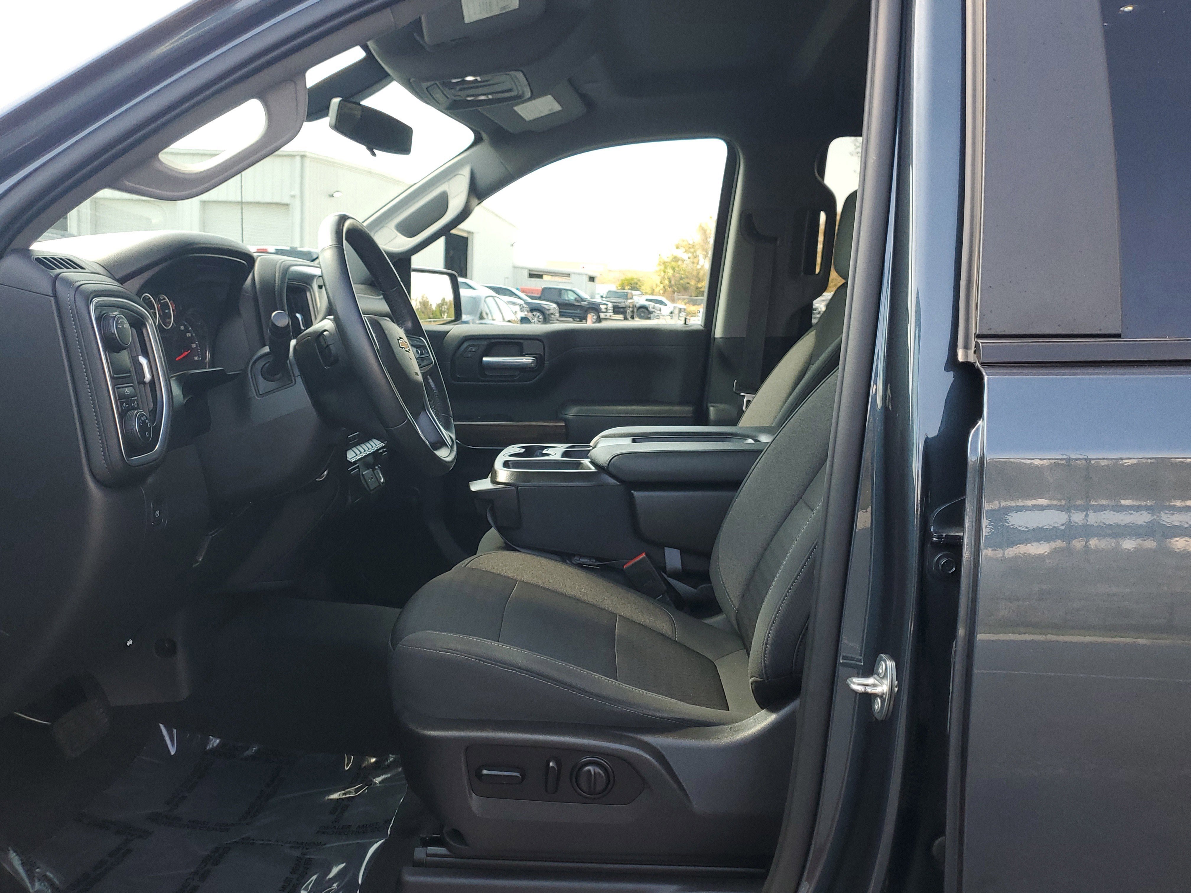 Used 2021 Chevrolet Silverado 1500 LT image 20