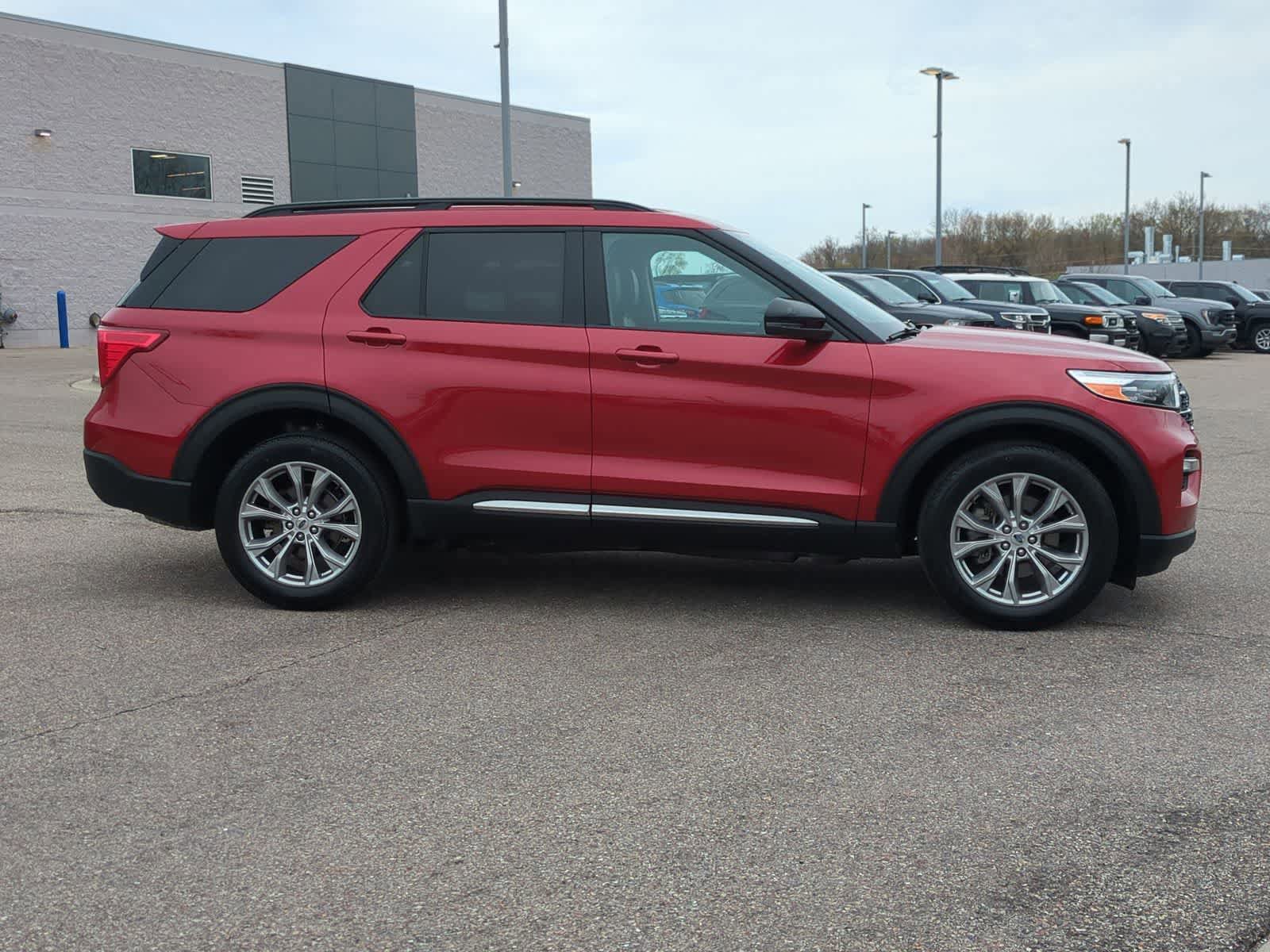 Certified 2024 Ford Explorer XLT w/ Equipment Group 202A AWD/4WD image 9