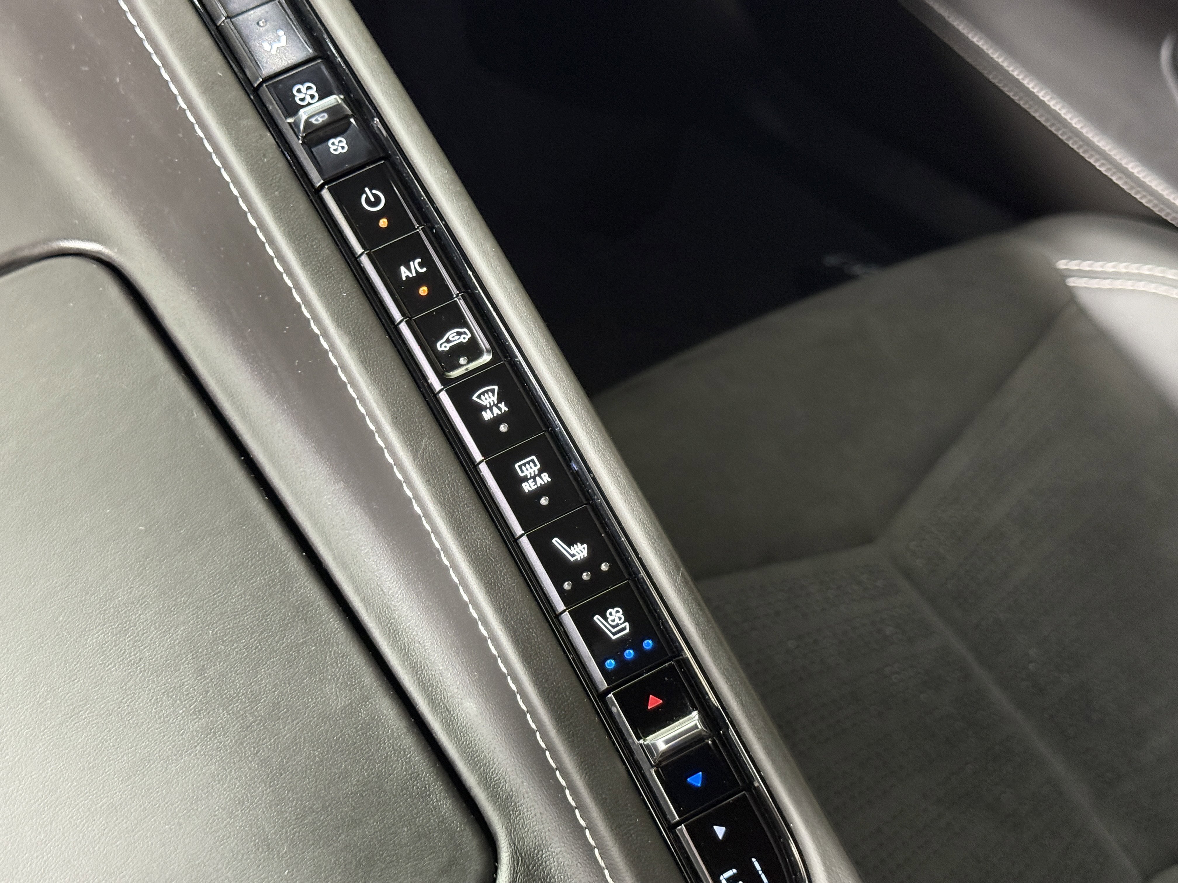 Used 2024 Chevrolet Corvette Stingray Premium Conv w/ Battery Protection Package image 22