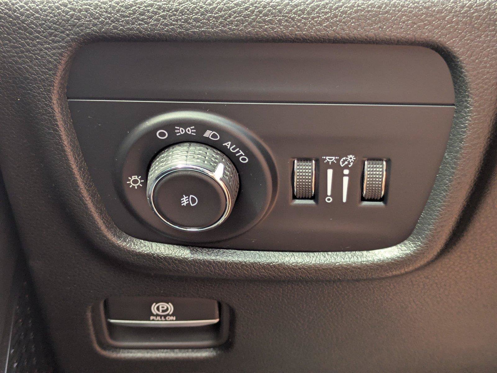 Used 2023 Jeep Grand Cherokee Limited AWD/4WD image 24