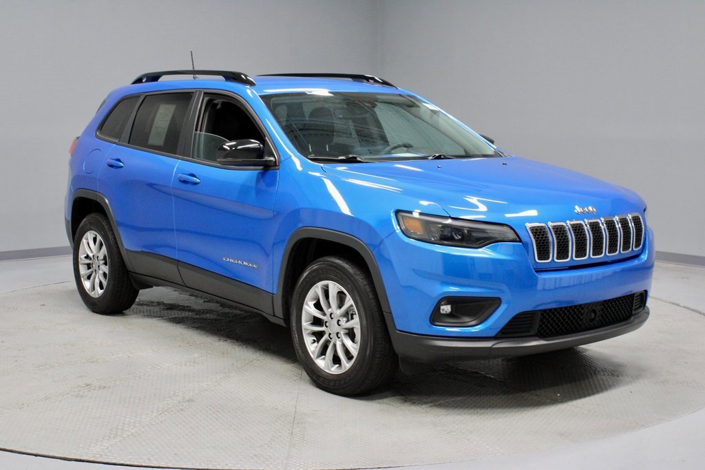 Used 2022 Jeep Cherokee Latitude Lux w/ Mopar Interior Package image 7