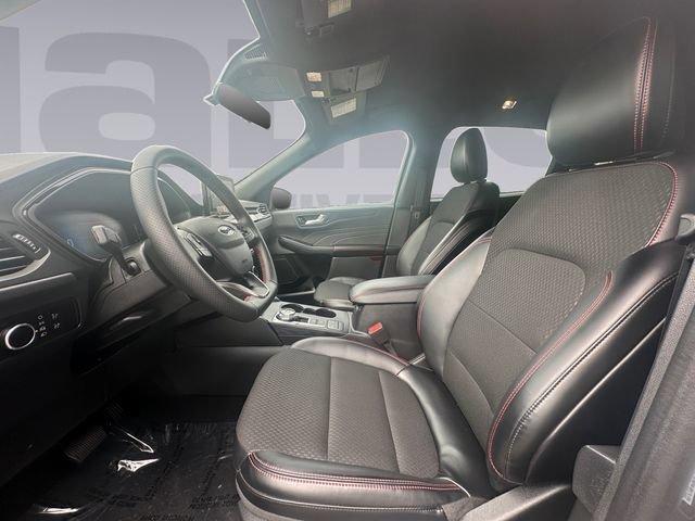 Certified 2025 Ford Escape ST-Line AWD/4WD image 10