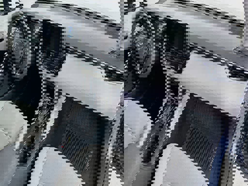 Used 2023 Toyota Corolla Cross LE image 31