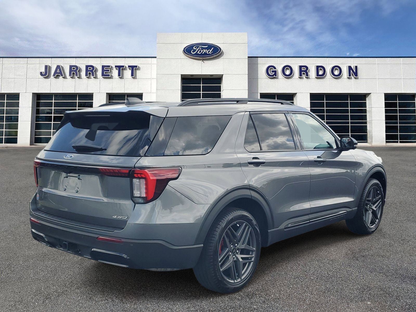 Certified 2025 Ford Explorer ST-Line w/ ST-Line Street Pack image 3