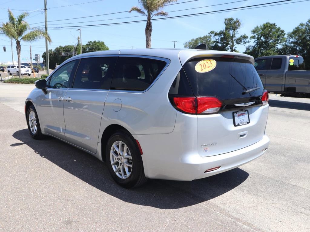 Used 2023 Chrysler Voyager LX FWD image 3