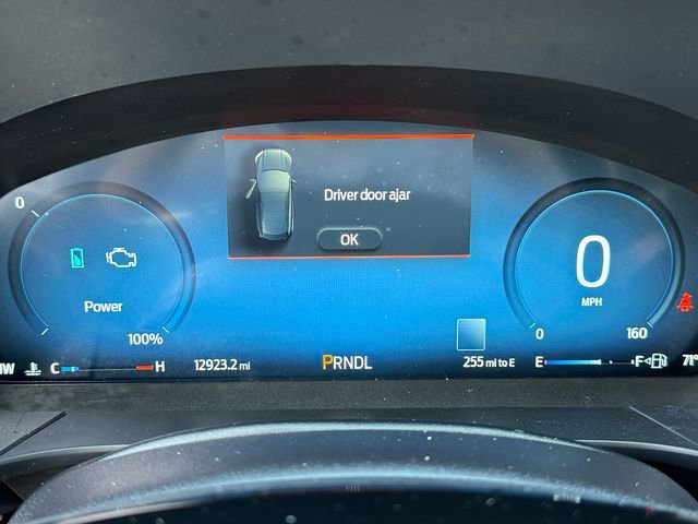 Certified 2025 Ford Escape Platinum w/ Premium Technology Package image 24