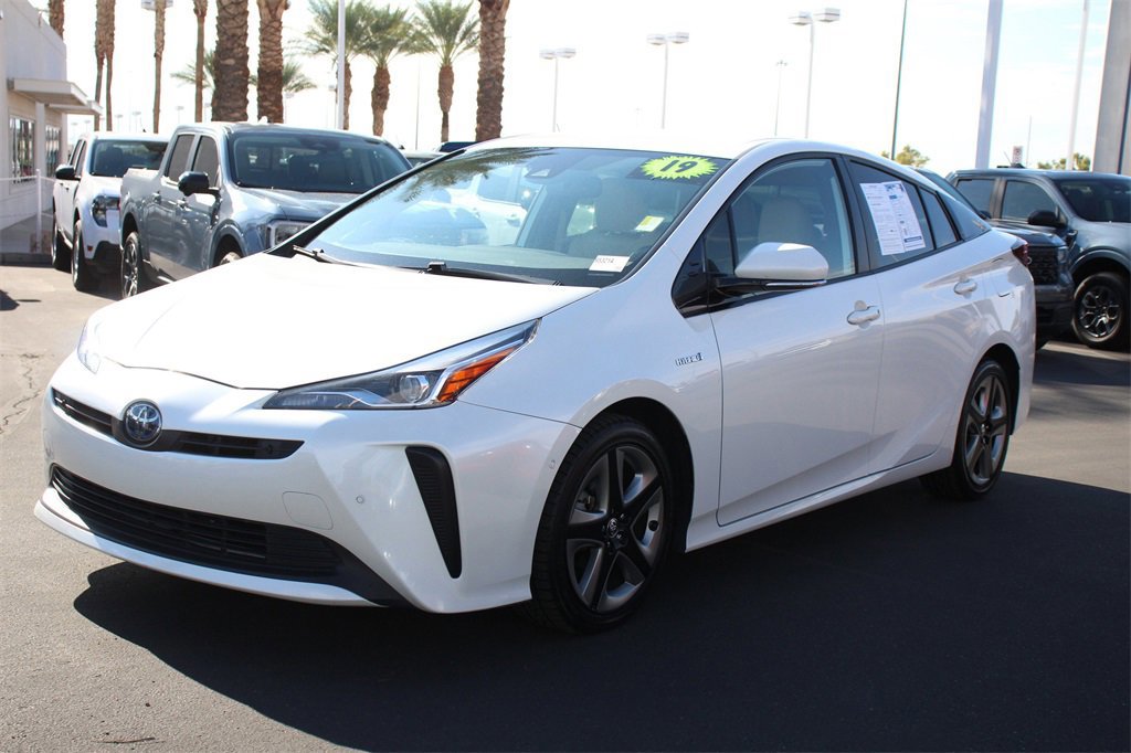 Used 2019 Toyota Prius XLE image 2