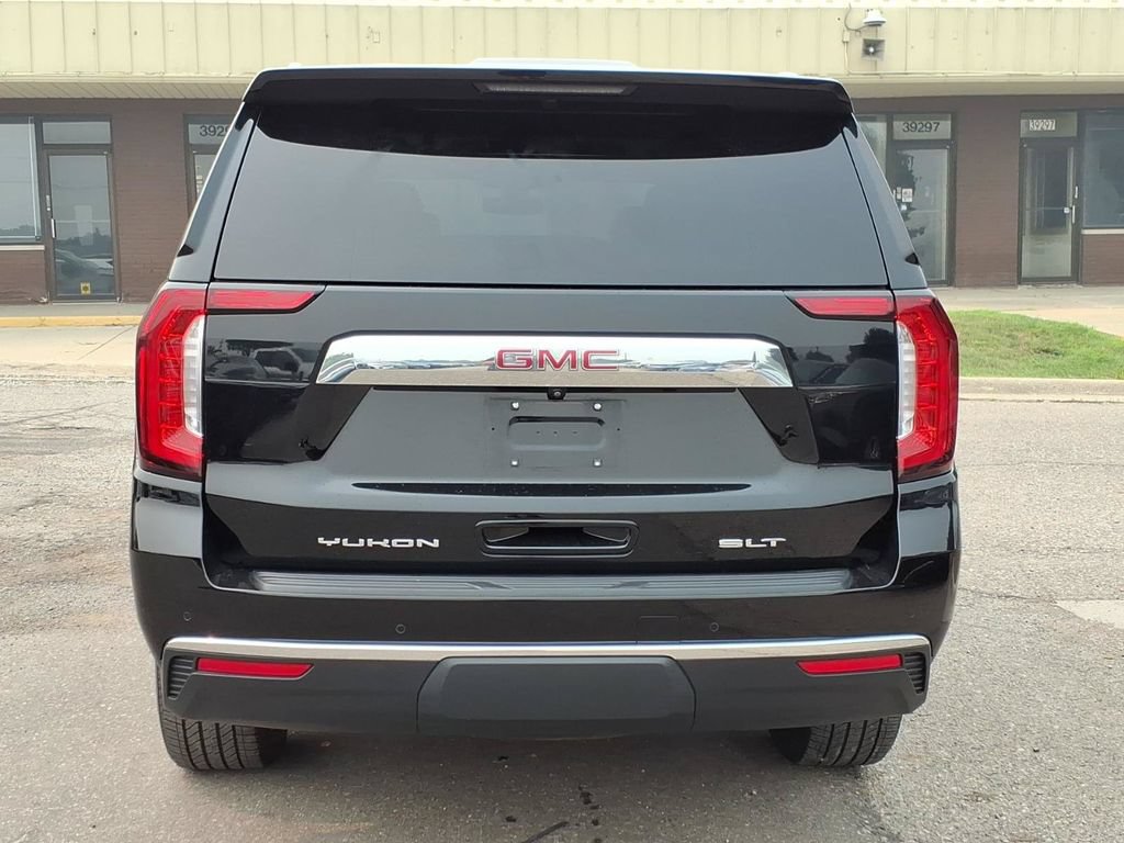 Used 2022 GMC Yukon SLT w/ SLT Premium Package AWD/4WD image 4