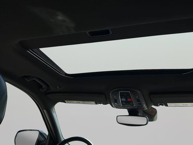 Used 2022 Jeep Grand Cherokee Altitude AWD/4WD image 16