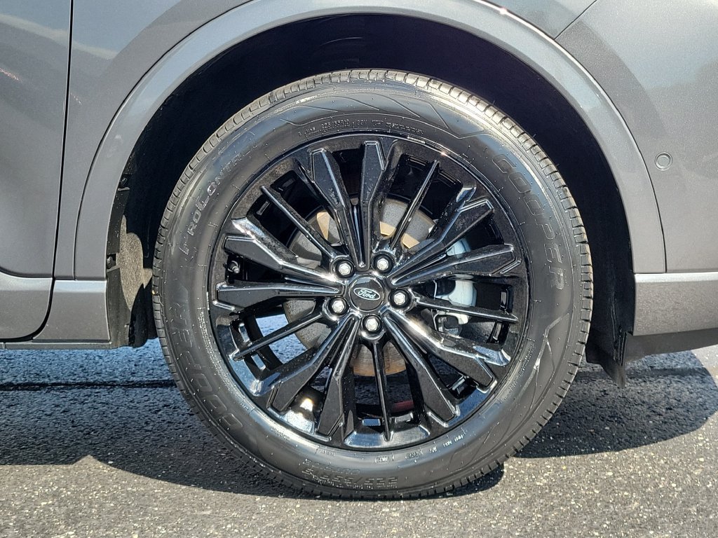 Certified 2023 Ford Escape ST-Line Elite w/ Premium Technology Package AWD/4WD image 11