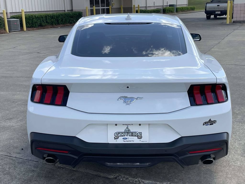 Certified 2024 Ford Mustang Coupe RWD image 4