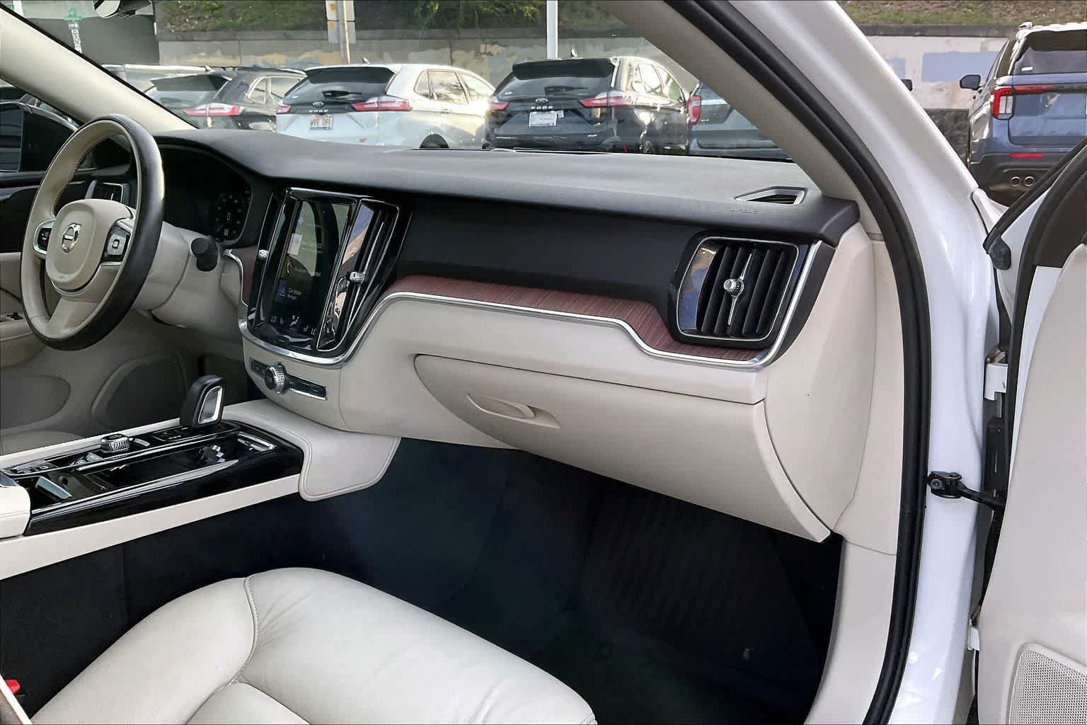 Used 2021 Volvo S60 T8 R-Design Expression w/ Advanced Package AWD/4WD image 23